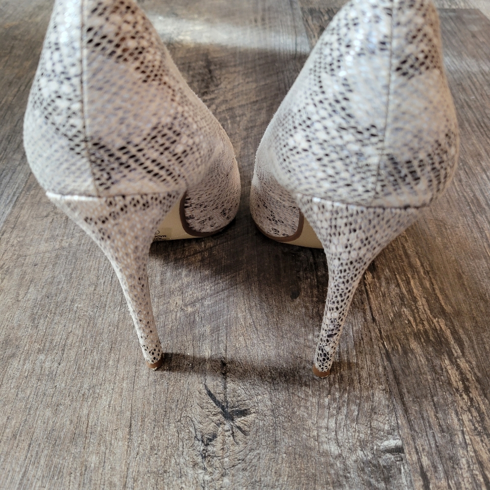 Nude Snakeskin Heels Size 8.5 - Picture 5 of 6